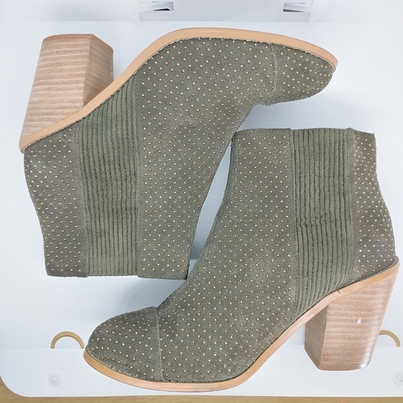 Anthropologie Olive Green Mini Gold Studded Suede Heeled Booties Sz 8 Modern - Picture 12 of 15